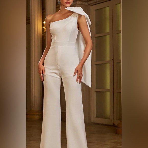 Miss Ord Elegant One-Shoulder Bow White Jumpsuit - Picture 1 of 3